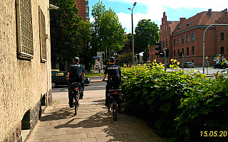 W Mrągowie policjanci patrolują ulice na rowerze